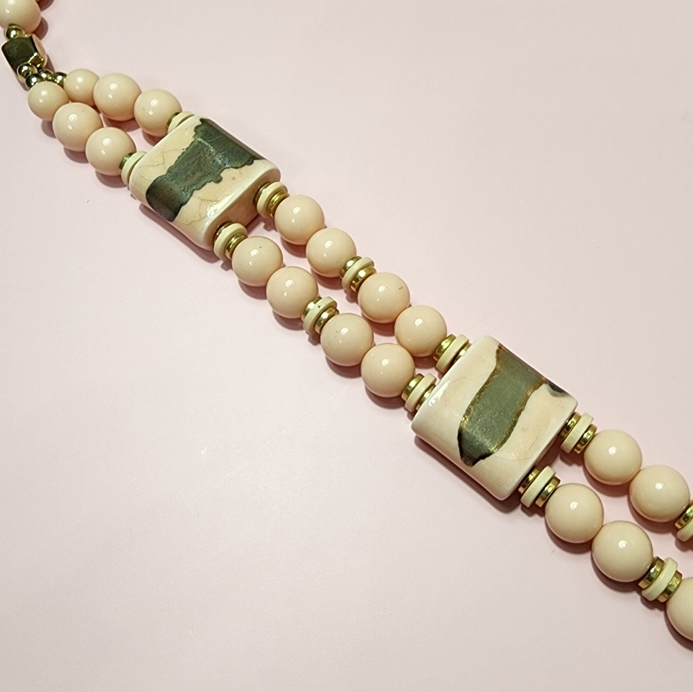 Vintage Japan Ceramic Pendant with Lucite Beads - Picture 4 of 6
